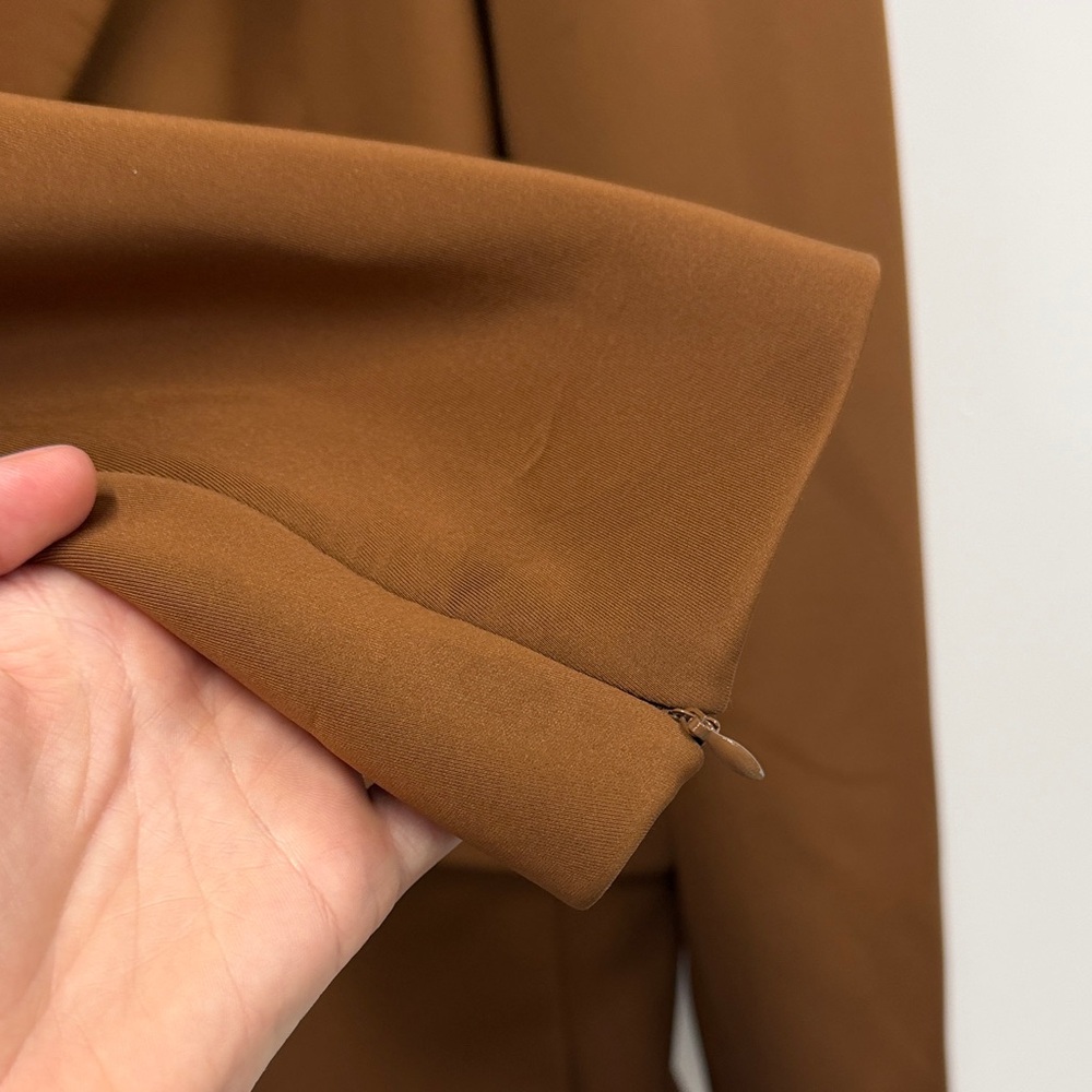 Good American Scuba Fitted Blazer in the color Burnt Caramel 2XL - Picture 6 of 8